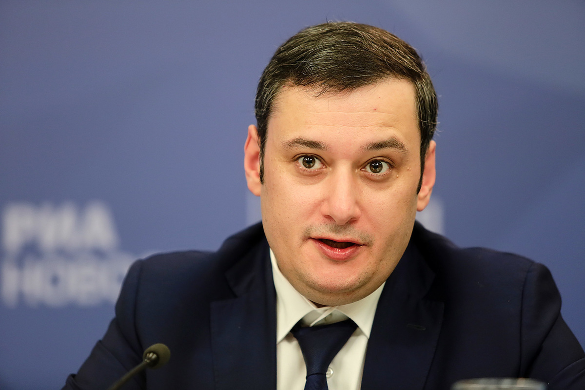 Врио губернатора Александр Хинштейн сложил полномочия депутата.