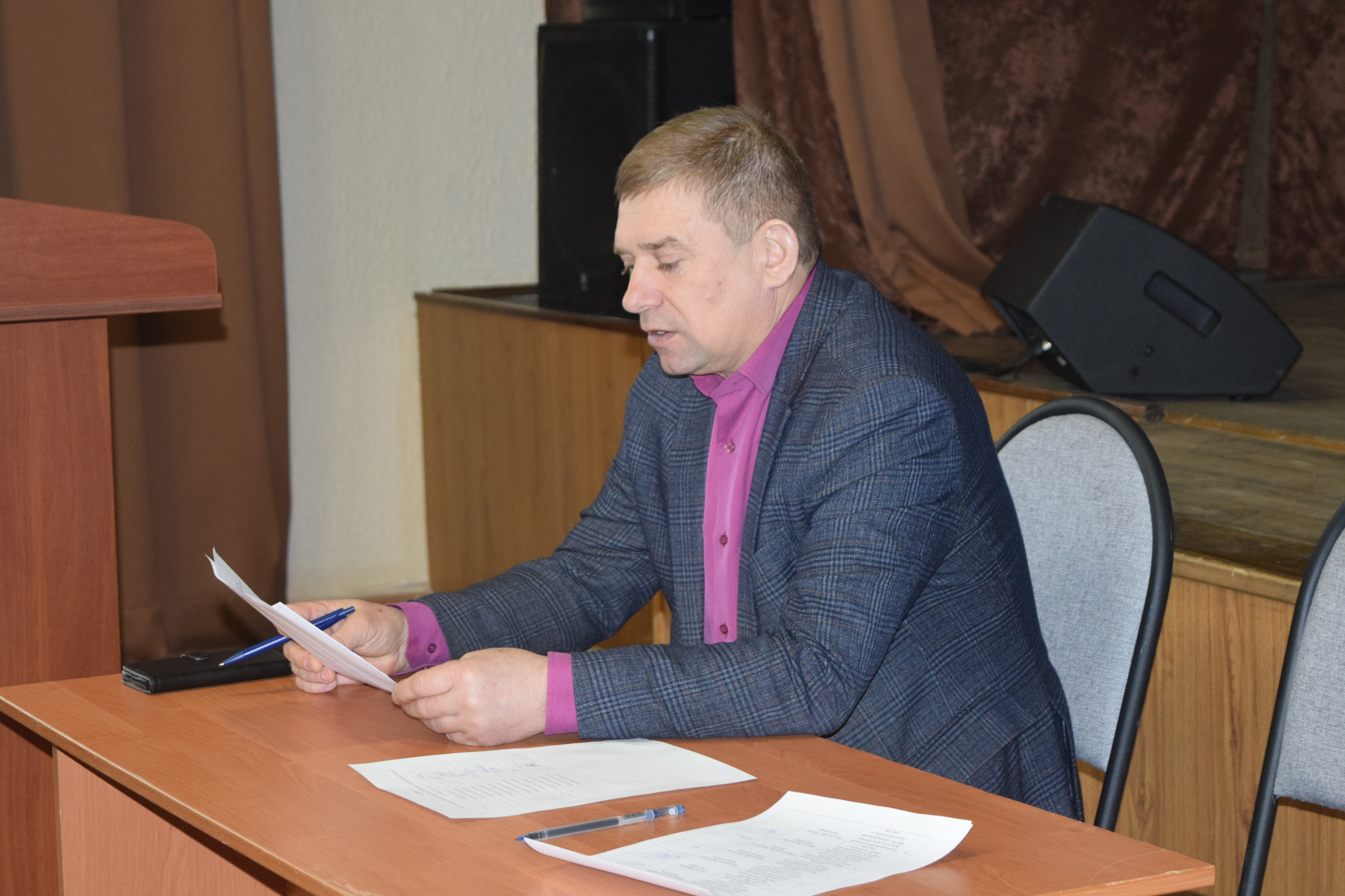 Под председательством Главы Поныровского района                  В.С. Торубарова  27 марта 2025 года в киноконцертном зале п. Поныри состоялось очередное заседание антинаркотической комиссии Поныровского района Курской области.