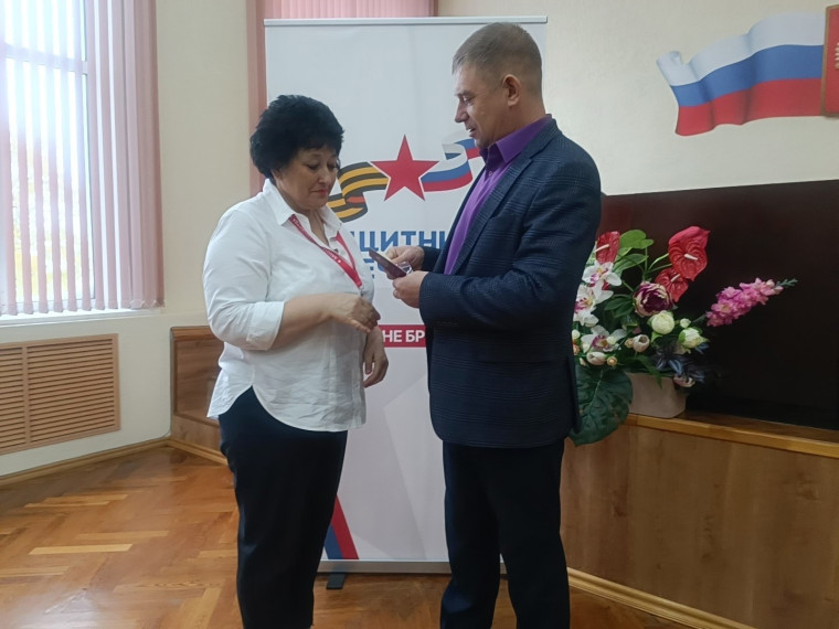 Вручение нагрудных знаков и удостоверений "Готов к санитарной обороне". Вручение нагрудных знаков и удостоверений "Готов к санитарной обороне".